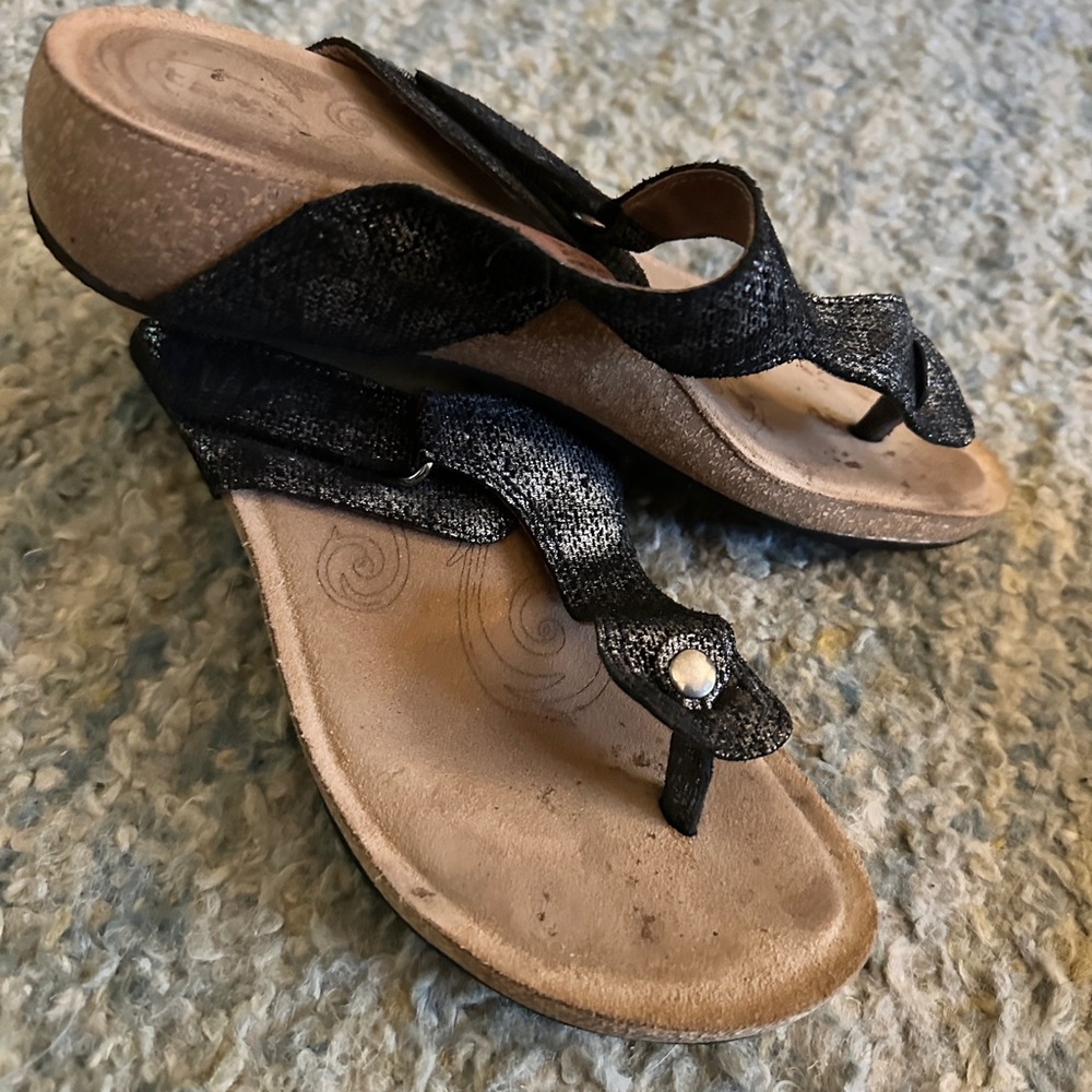 Taos thong sandals.